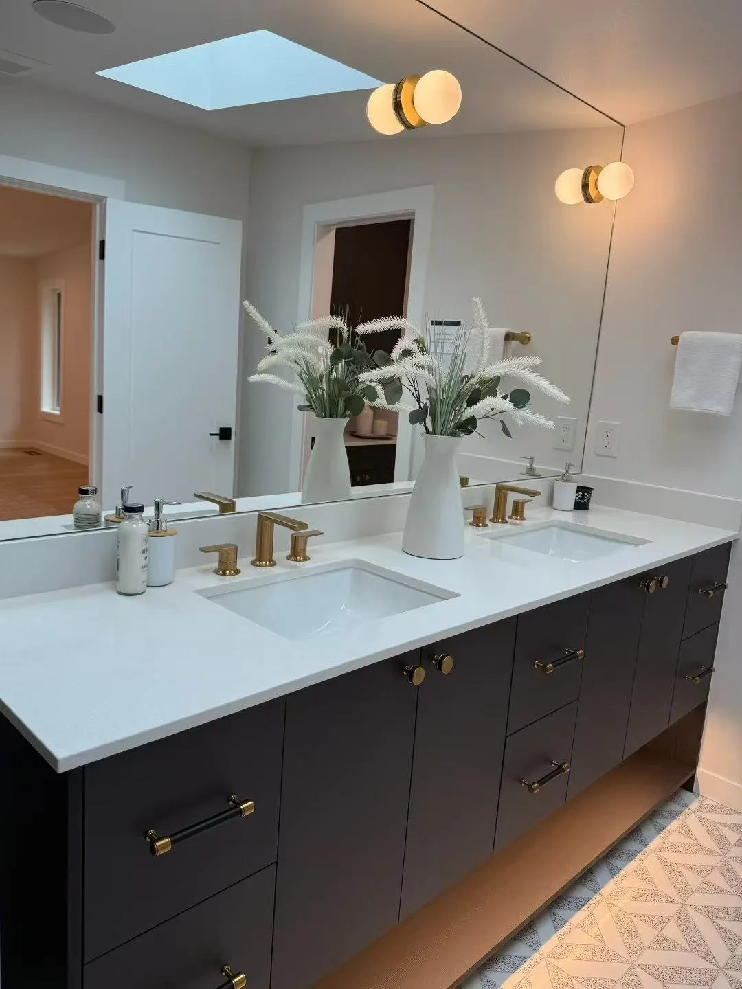 Dekor Black Project completed interior